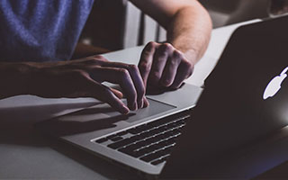 拜仁对阵中，防线被迫回撤的几分钟里，节奏被突然拉快又打断逐步显现